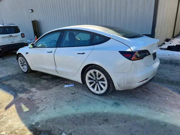 5YJ3E1EA5NF370519 2022 TESLA MODEL 3 - Image 2