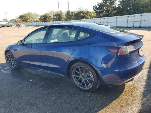 5YJ3E1EA5NF371010 2022 TESLA MODEL 3 - Image 2
