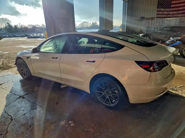 5YJ3E1EA5NF371296 2022 TESLA MODEL 3 - Image 2