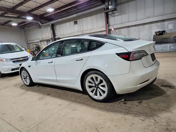 5YJ3E1EA5NF371380 2022 TESLA MODEL 3 - Image 2