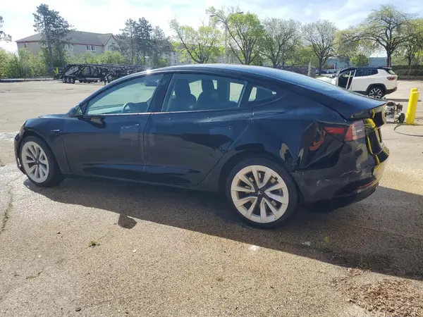 5YJ3E1EA5NF371735 2022 TESLA MODEL 3 - Image 2