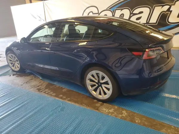 5YJ3E1EA5NF371900 2022 TESLA MODEL 3 - Image 2