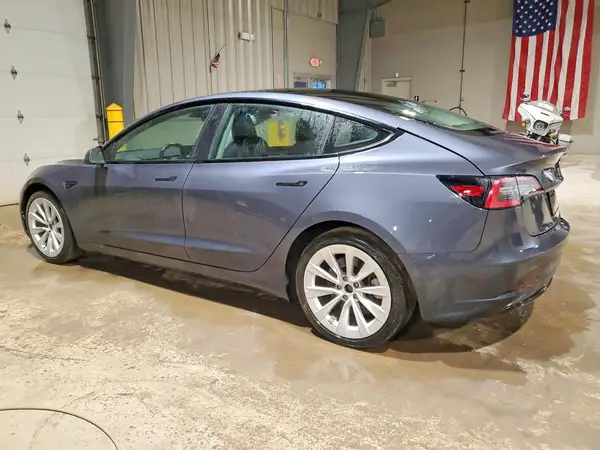5YJ3E1EA5NF372125 2022 TESLA MODEL 3 - Image 2