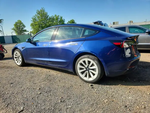 5YJ3E1EA5NF372593 2022 TESLA MODEL 3 - Image 2