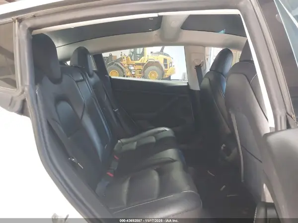 5YJ3E1EA5PF402940 2023 TESLA MODEL 3 - Image 8