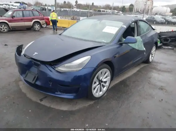 5YJ3E1EA5PF422637 2023 TESLA MODEL 3 - Image 2