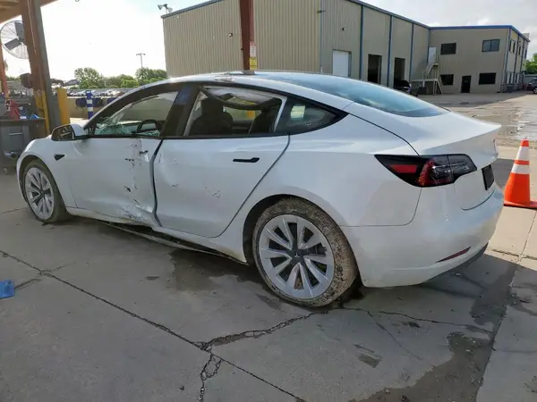 5YJ3E1EA5PF438384 2023 TESLA MODEL 3 - Image 2