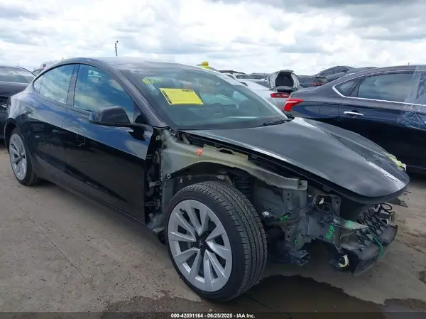 5YJ3E1EA5PF439261 2023 TESLA MODEL 3 - Image 1