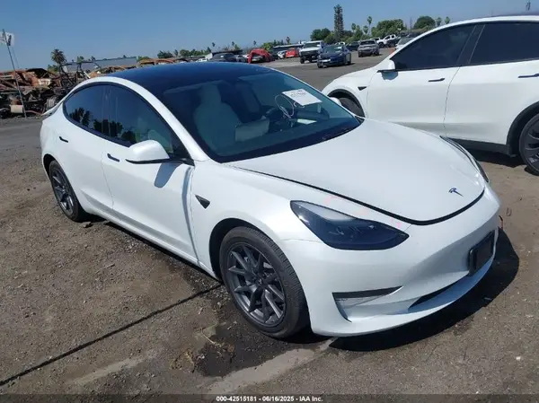 5YJ3E1EA5PF517893 2023 TESLA MODEL 3 - Image 1