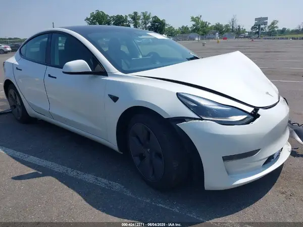 5YJ3E1EA5PF555642 2023 TESLA MODEL 3 - Image 1