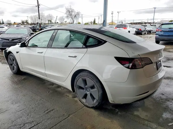 5YJ3E1EA5PF559819 2023 TESLA MODEL 3 - Image 2