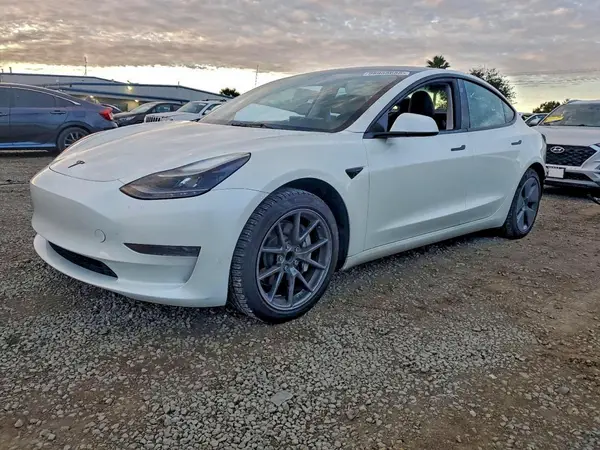 5YJ3E1EA5PF561134 2023 TESLA MODEL 3 - Image 1