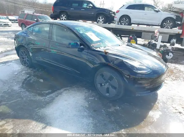 5YJ3E1EA5PF563496 2023 TESLA MODEL 3 - Image 1