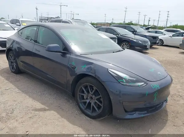 5YJ3E1EA5PF565071 2023 TESLA MODEL 3 - Image 1