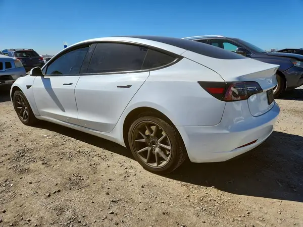 5YJ3E1EA5PF567807 2023 TESLA MODEL 3 - Image 2