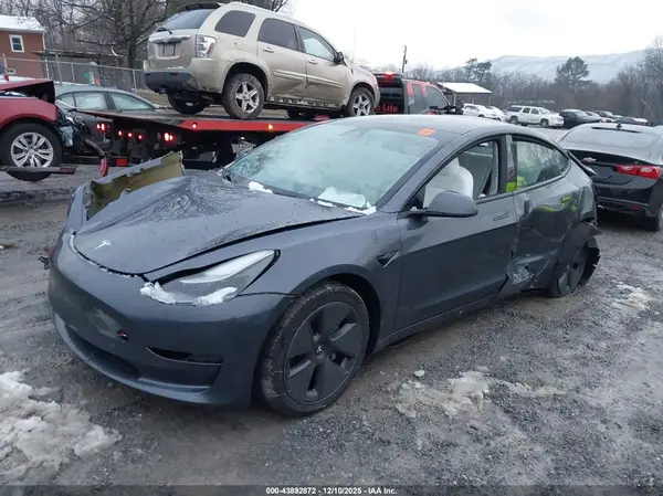 5YJ3E1EA5PF570206 2023 TESLA MODEL 3 - Image 2