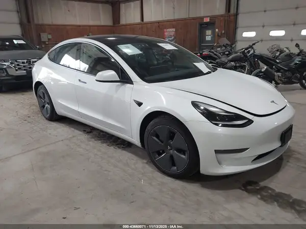5YJ3E1EA5PF570674 2023 TESLA MODEL 3 - Image 1