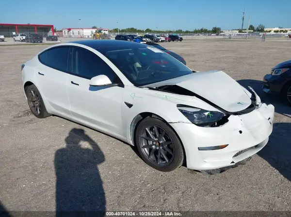 5YJ3E1EA5PF575762 2023 TESLA MODEL 3 - Image 1