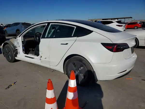5YJ3E1EA5PF606086 2023 TESLA MODEL 3 - Image 2