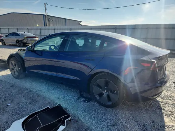 5YJ3E1EA5PF645342 2023 TESLA MODEL 3 - Image 2