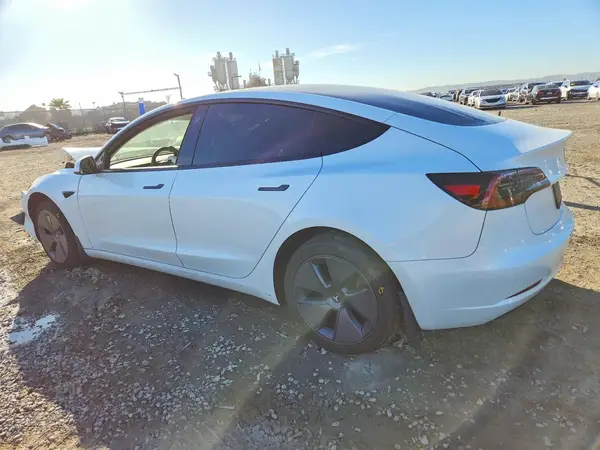 5YJ3E1EA5PF675523 2023 TESLA MODEL 3 - Image 2