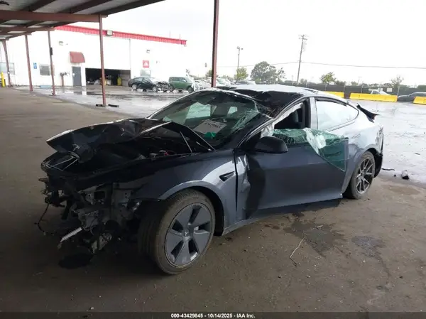 5YJ3E1EA5PF693455 2023 TESLA MODEL 3 - Image 2