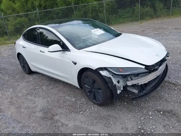 5YJ3E1EA5RF717613 2024 TESLA MODEL 3 - Image 1