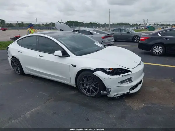5YJ3E1EA5RF725209 2024 TESLA MODEL 3 - Image 1