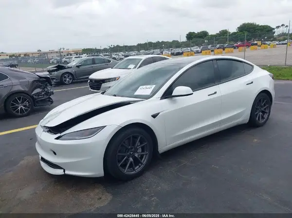 5YJ3E1EA5RF725209 2024 TESLA MODEL 3 - Image 2