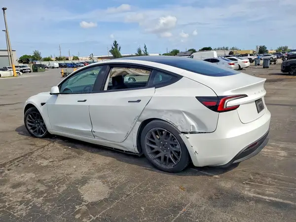 5YJ3E1EA5RF749672 2024 TESLA MODEL 3 - Image 2