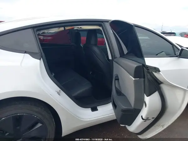 5YJ3E1EA5RF830803 2024 TESLA MODEL 3 - Image 8
