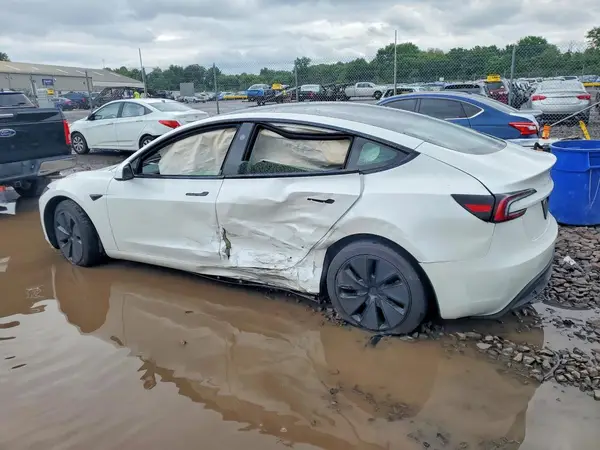 5YJ3E1EA5RF848881 2024 TESLA MODEL 3 - Image 2