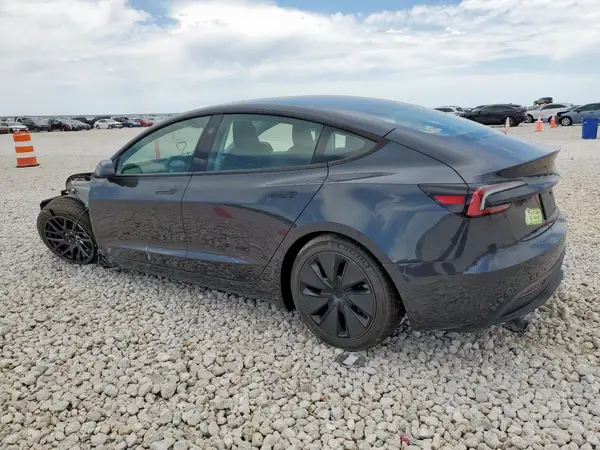 5YJ3E1EA5SF000814 2025 TESLA MODEL 3 - Image 2