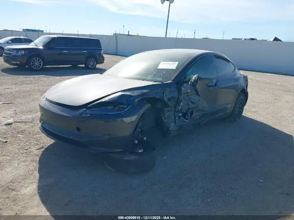 5YJ3E1EA5SF004216 2025 TESLA MODEL 3 - Image 2
