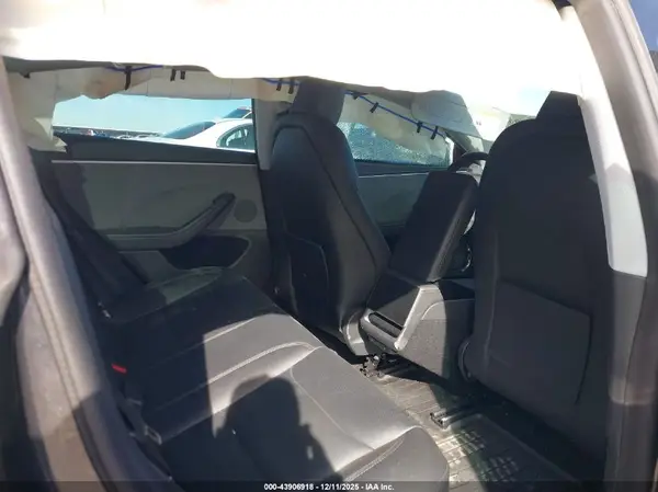 5YJ3E1EA5SF004216 2025 TESLA MODEL 3 - Image 8