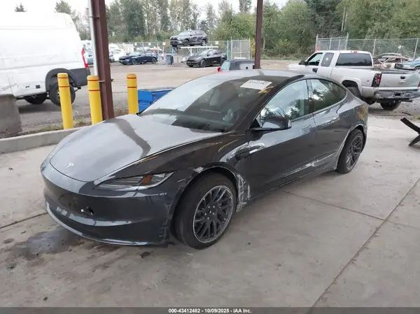5YJ3E1EA5SF004300 2025 TESLA MODEL 3 - Image 2