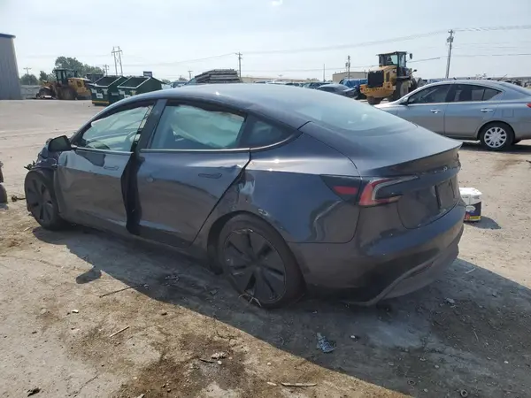 5YJ3E1EA5SF004409 2025 TESLA MODEL 3 - Image 2