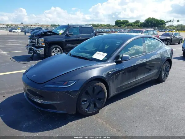 5YJ3E1EA5SF007357 2025 TESLA MODEL 3 - Image 2