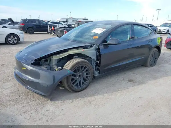 5YJ3E1EA5SF008458 2025 TESLA MODEL 3 - Image 2
