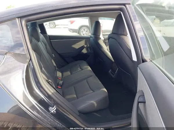 5YJ3E1EA5SF008458 2025 TESLA MODEL 3 - Image 8