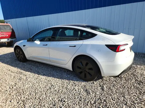 5YJ3E1EA5SF009979 2025 TESLA MODEL 3 - Image 2