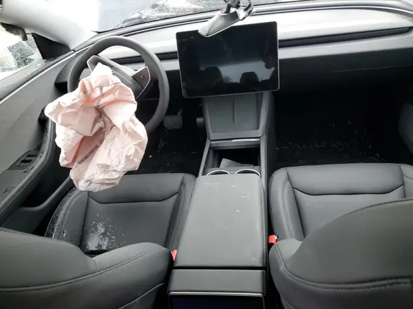 5YJ3E1EA5SF012784 2025 TESLA MODEL 3 - Image 8