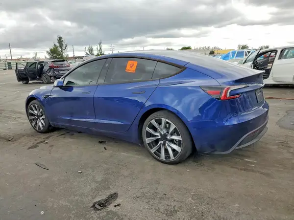5YJ3E1EA5SF017189 2025 TESLA MODEL 3 - Image 2