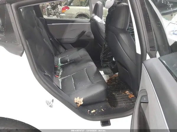 5YJ3E1EA5SF022375 2025 TESLA MODEL 3 - Image 8