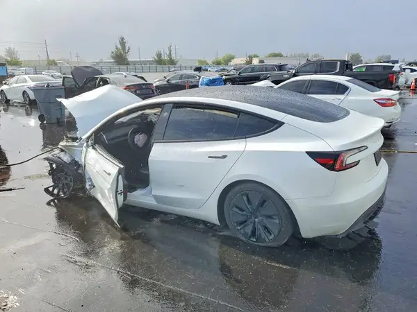 5YJ3E1EA5SF027799 2025 TESLA MODEL 3 - Image 2