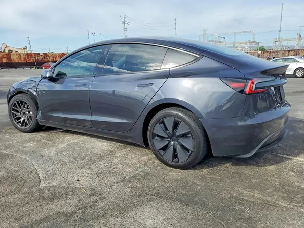 5YJ3E1EA5SF030864 2025 TESLA MODEL 3 - Image 2