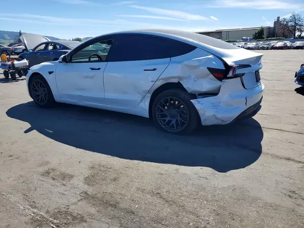 5YJ3E1EA5SF031870 2025 TESLA MODEL 3 - Image 2