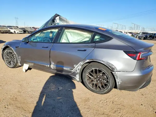 5YJ3E1EA5SF034042 2025 TESLA MODEL 3 - Image 2