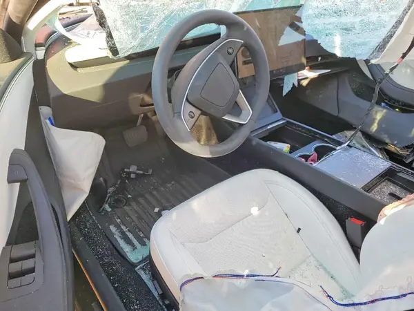 5YJ3E1EA5SF034042 2025 TESLA MODEL 3 - Image 8