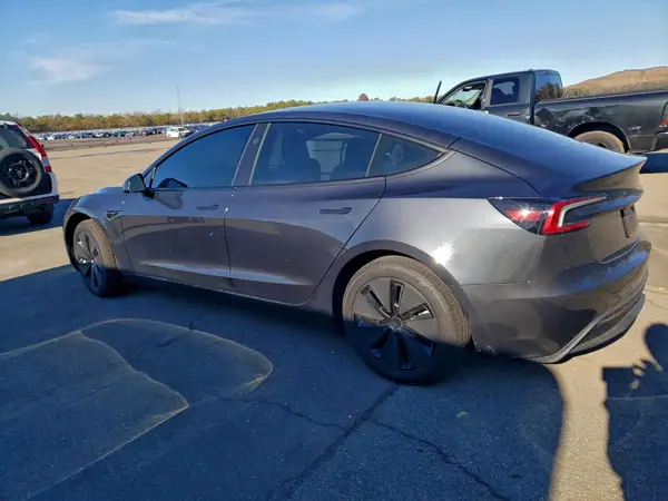 5YJ3E1EA5SF034459 2025 TESLA MODEL 3 - Image 2